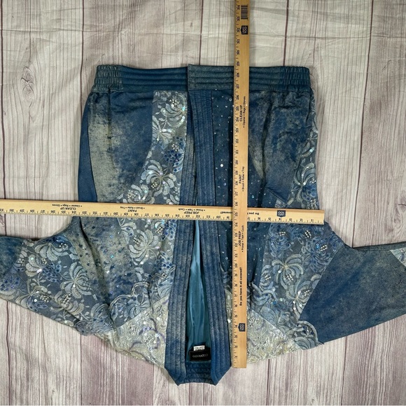 Women’s vintage 80s Capriccio Lace, Sequins, & Beaded Blue Blazer Jacket - Picture 8 of 8